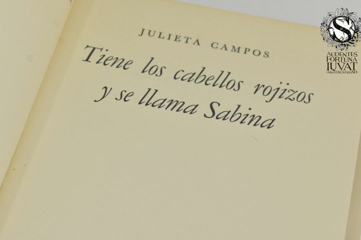 TIENE LOS CABELLOS ROJIZOS Y SE LLAMA SABINA - Julieta Campos