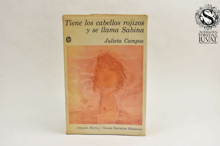 TIENE LOS CABELLOS ROJIZOS Y SE LLAMA SABINA - Julieta Campos
