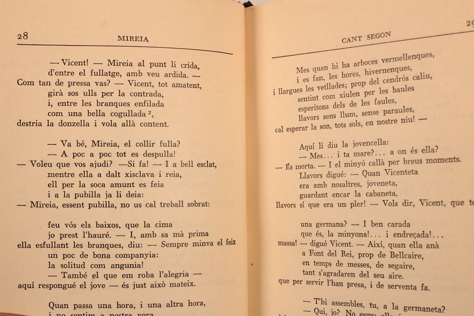 "Mireia" FREDERIC MISTRAL Traducción catalana de MARÍA-ANTONIA SALVÁ